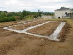 Coulage des fouilles de la maison et de la terrasse, fers en attente