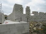 Élévation des murs en agglo de 20 cms 3 alvéoles