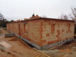 Fin de l'élévation des murs, pose des coffres de volets roulants et des génoises