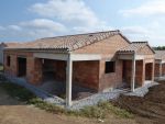 Fin du gros-oeuvre des 2 maisons, pose des cheneaux et descentes en zinc