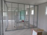 Pose du plafond en placo, doublage des murs et de l'armature des cloisons