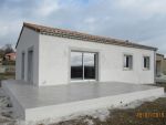 Réalisation de la façade avec encadrements gris