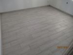 Réalisation du carrelage des chambres façon parquet