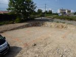 Terrassement de la plateforme et implantation de la maison