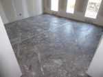 Carrelage de la pièce de vie marbré