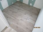 Façon parquet dans la salle de bains
