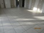 Pose du carrelage de la pièce principale