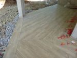 Pose du carrelage de la terrasse