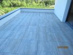 Pose du carrelage de la terrasse sur plots