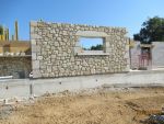 Réalisation du mur en pierre de taille