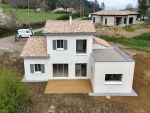 Toiture 2 pentes avec débord de toit en bois